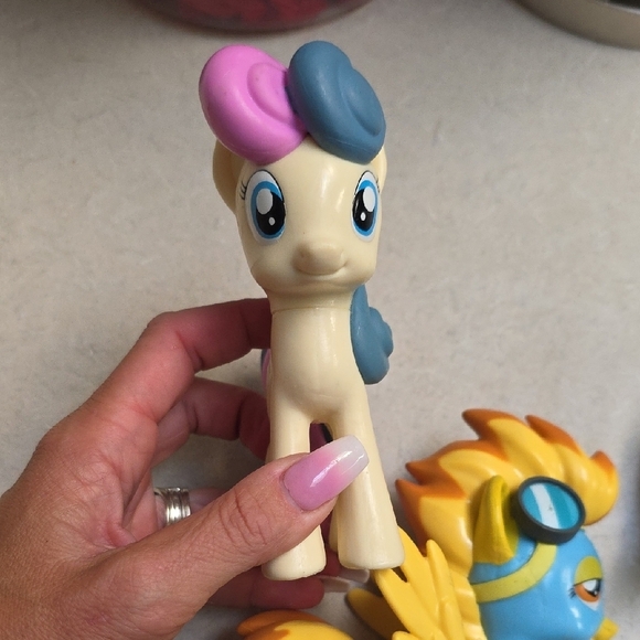My Little Pony Blue, Yellow, and Cream Figurine Trio - Picture 5 of 7